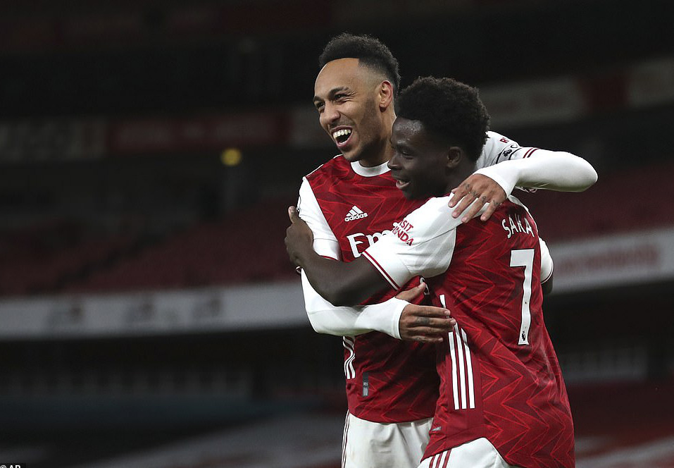 "Hung thần" Aubameyang bùng nổ, Arsenal thắng giòn giã Newcastle
