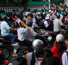 Người lớn phải làm gương