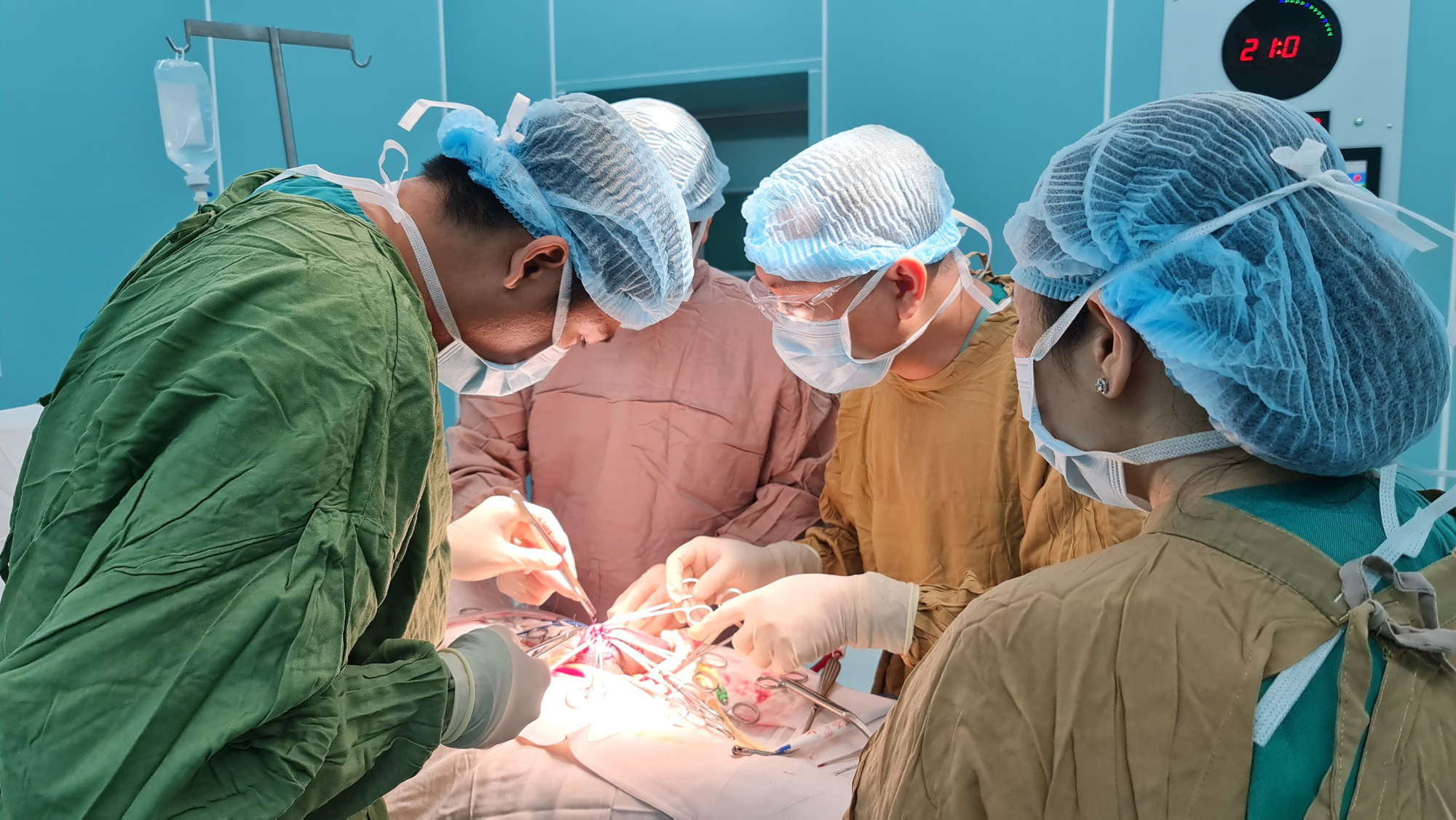 Hy hữu: Thanh niên gãy "cậu nhỏ" khi đang chạy xe máy