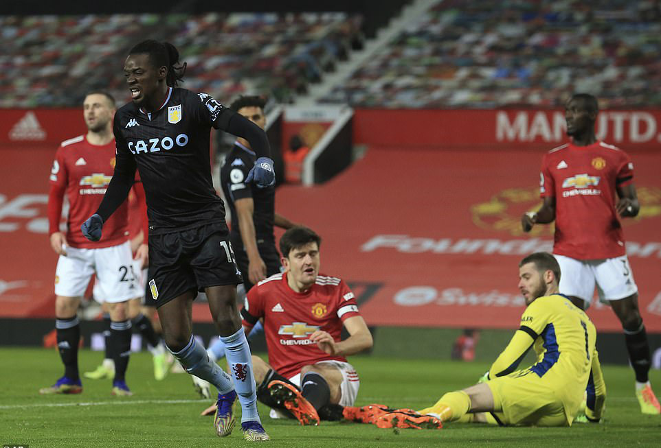 Quật ng&atilde; Aston Villa, Man United bắt kịp đội đầu bảng Liverpool - Ảnh 3.