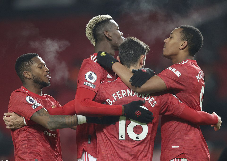 Quật ngã Aston Villa, Man United bắt kịp đội đầu bảng Liverpool