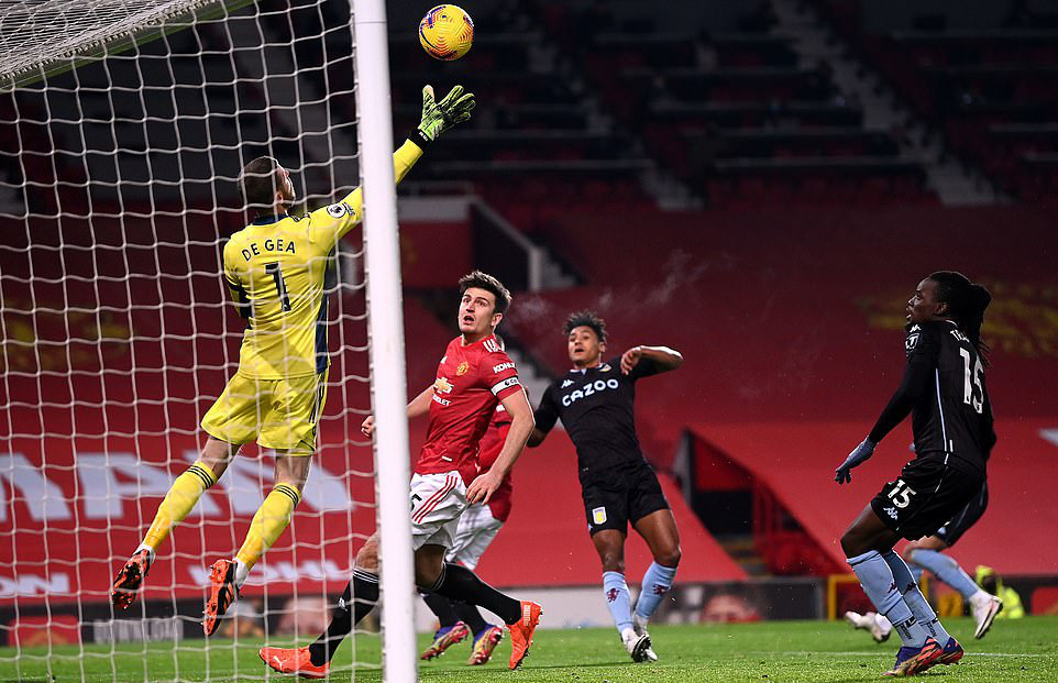 Quật ng&atilde; Aston Villa, Man United bắt kịp đội đầu bảng Liverpool - Ảnh 6.