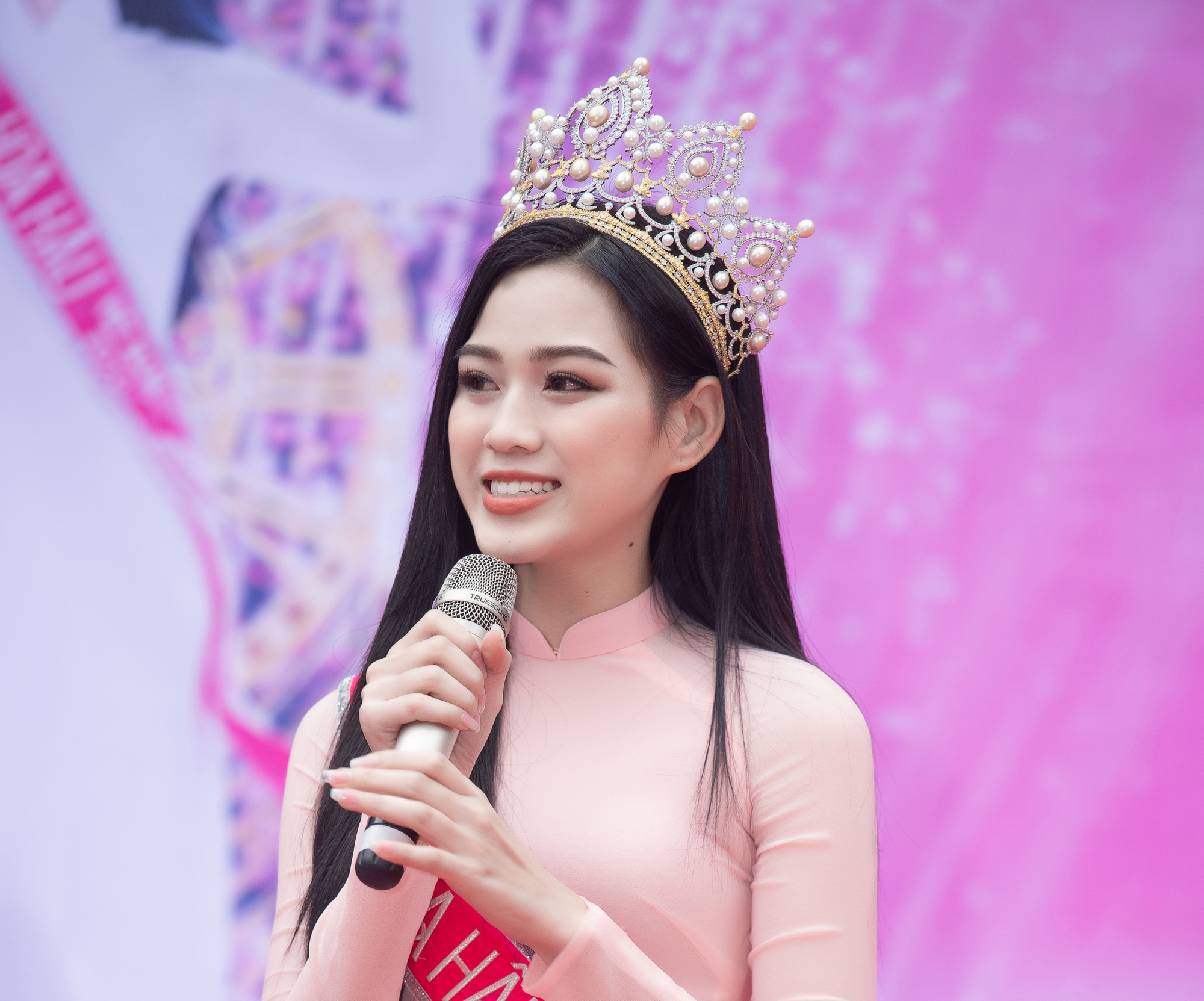Dàn người đẹp khoe sắc đầu năm 2021