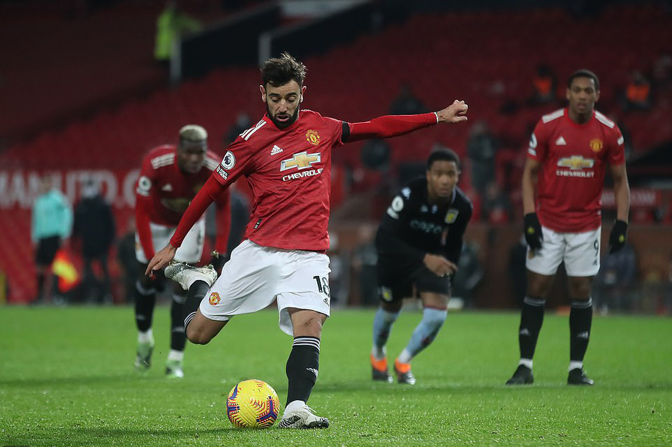 Quật ng&atilde; Aston Villa, Man United bắt kịp đội đầu bảng Liverpool - Ảnh 4.