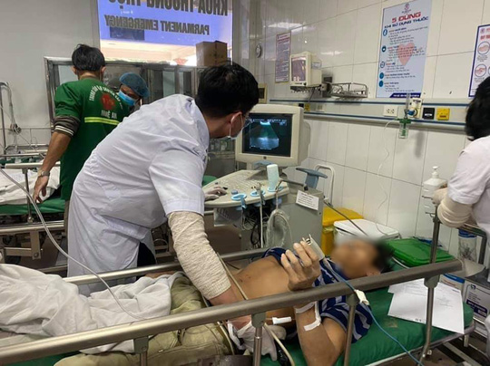 Tai nạn ở c&ocirc;ng tr&igrave;nh trụ sở Sở T&agrave;i ch&iacute;nh Nghệ An, h&agrave;ng chục người bị thương - Ảnh 3.