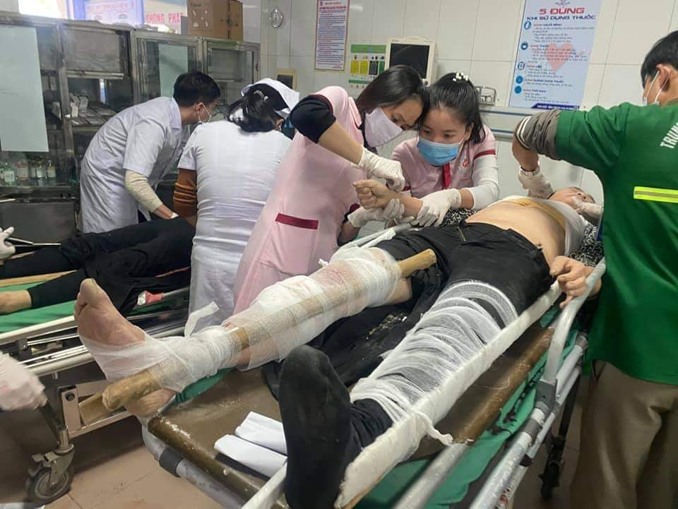 Tai nạn ở c&ocirc;ng tr&igrave;nh trụ sở Sở T&agrave;i ch&iacute;nh Nghệ An, h&agrave;ng chục người bị thương - Ảnh 2.