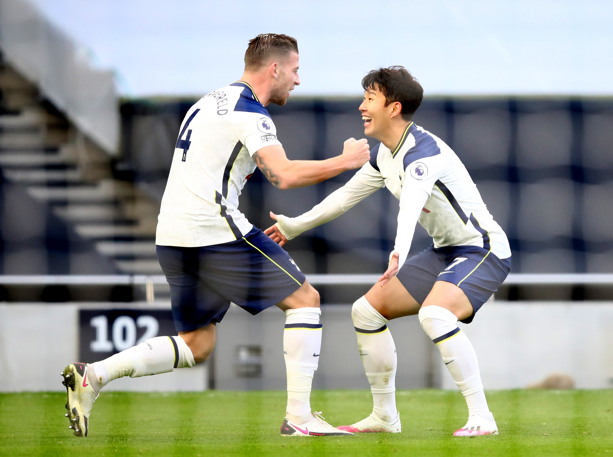 Son Heung-min chạm mốc 100 bàn thắng, Tottenham bay bổng Top 3 Ngoại hạng