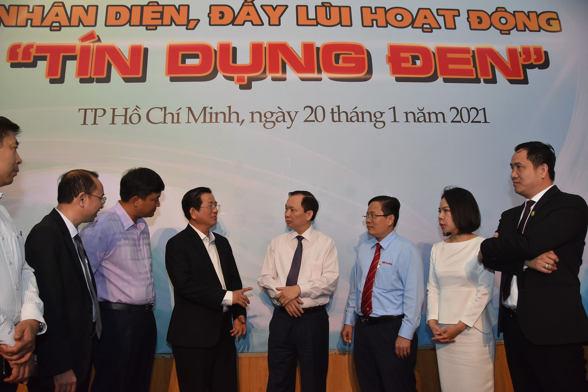 Ng&acirc;n h&agrave;ng tung vốn ti&ecirc;u d&ugrave;ng, đẩy l&ugrave;i  t&iacute;n dụng đen - Ảnh 3.