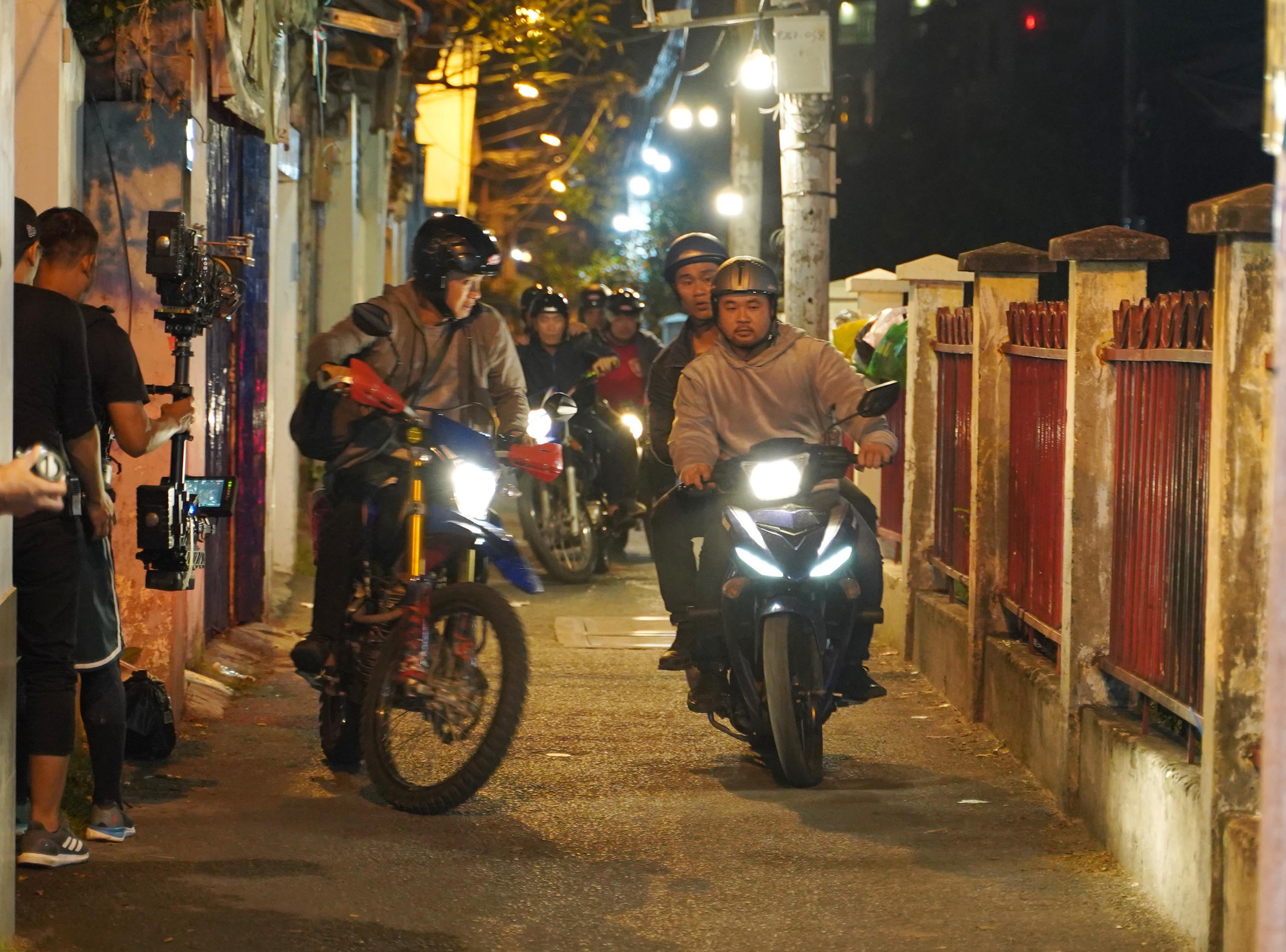 L&yacute; Hải th&oacute;t tim với cảnh quay h&agrave;nh động tr&ecirc;n tầng thượng - Ảnh 5.