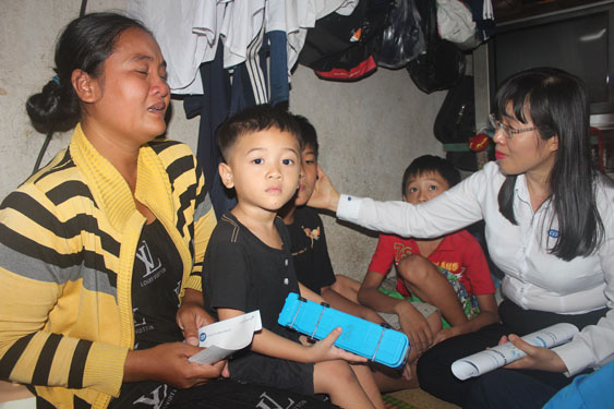 CEP trao yêu thương đến hộ nghèo - Ảnh 1.