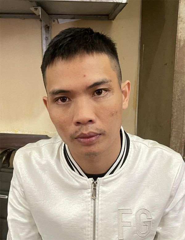 Bị bắt v&igrave; kh&ocirc;ng đội mũ bảo hiểm, thanh ni&ecirc;n livestream vu khống, x&uacute;c phạm c&ocirc;ng an - Ảnh 1.