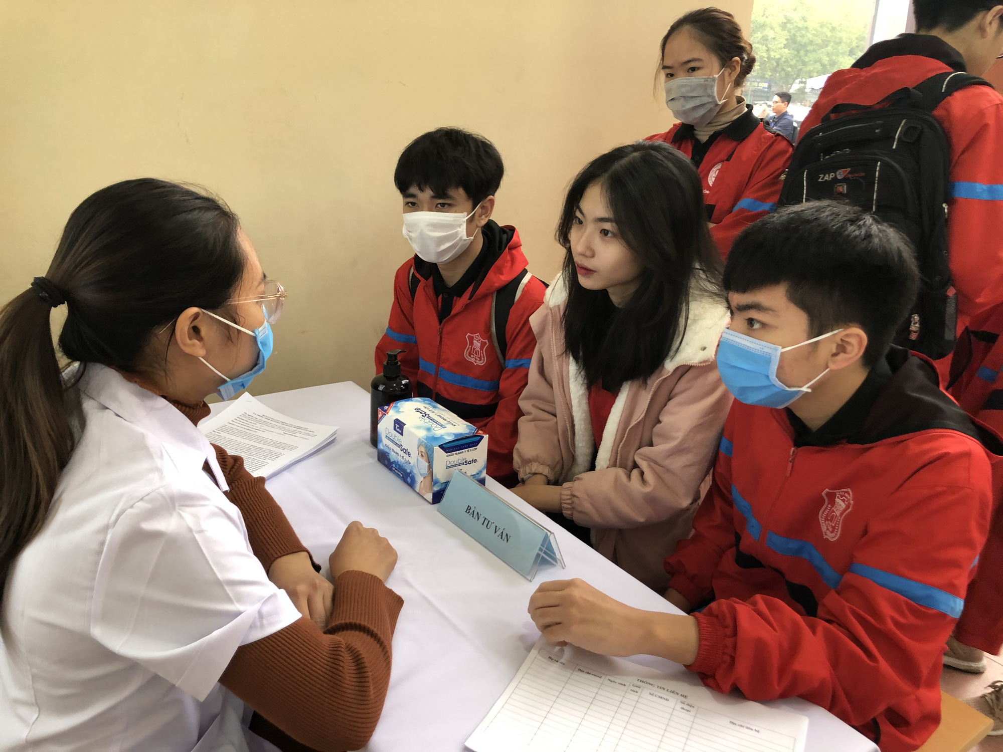 Tuyển 120 t&igrave;nh nguyện vi&ecirc;n ti&ecirc;m thử nghiệm vắc-xin Covid-19 thứ 2 - Ảnh 1.