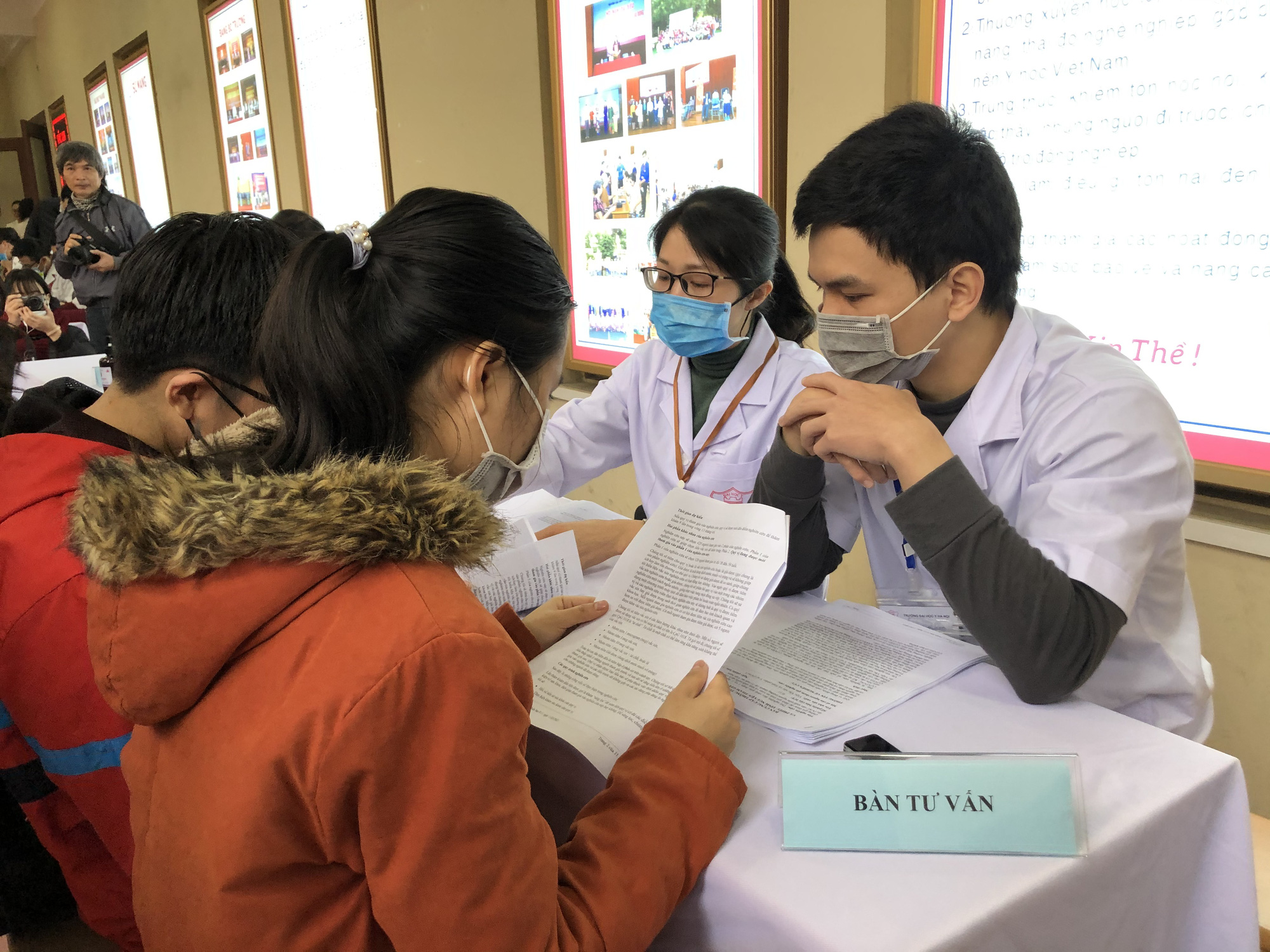 Tuyển 120 t&igrave;nh nguyện vi&ecirc;n ti&ecirc;m thử nghiệm vắc-xin Covid-19 thứ 2 - Ảnh 7.
