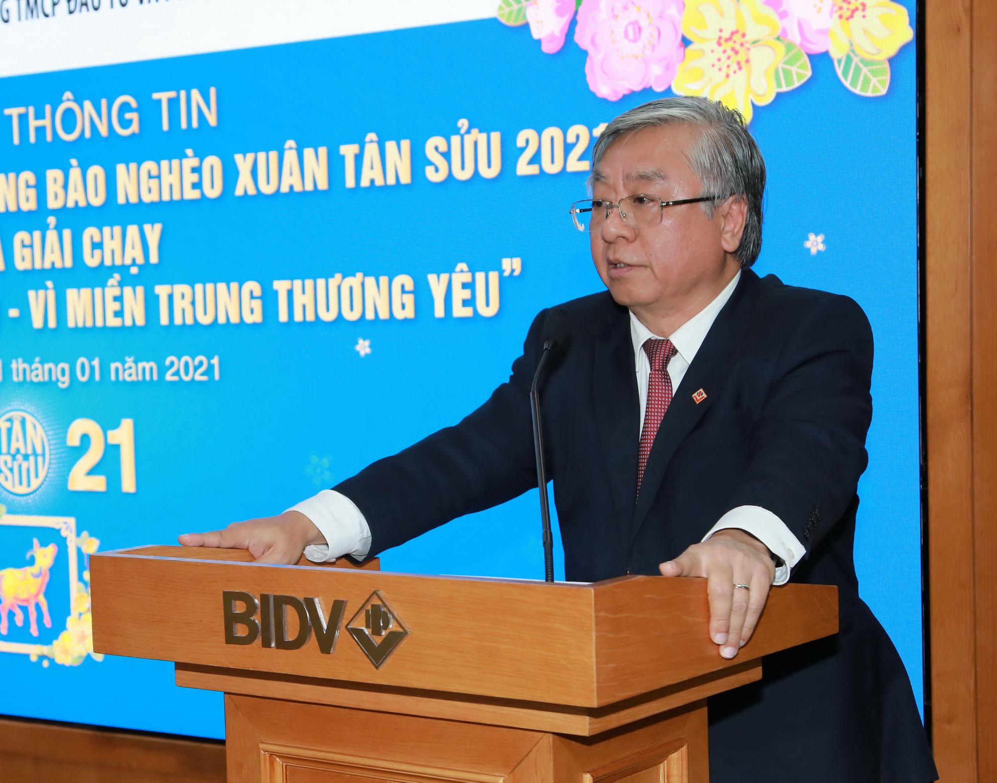 60.000 suất qu&agrave; Tết sẽ được trao tận tay người ngh&egrave;o - Ảnh 2.
