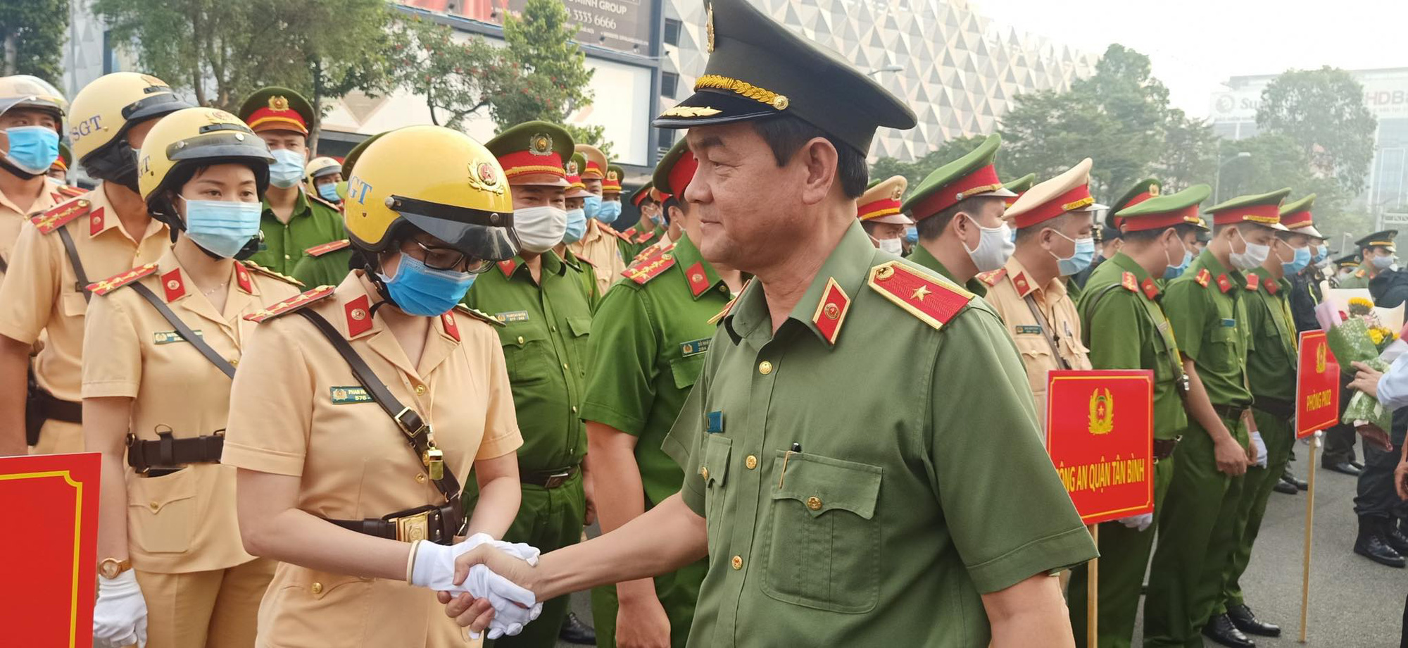 Triển khai phương án tổ chức lực lượng vũ trang tại sân bay Tân Sơn Nhất