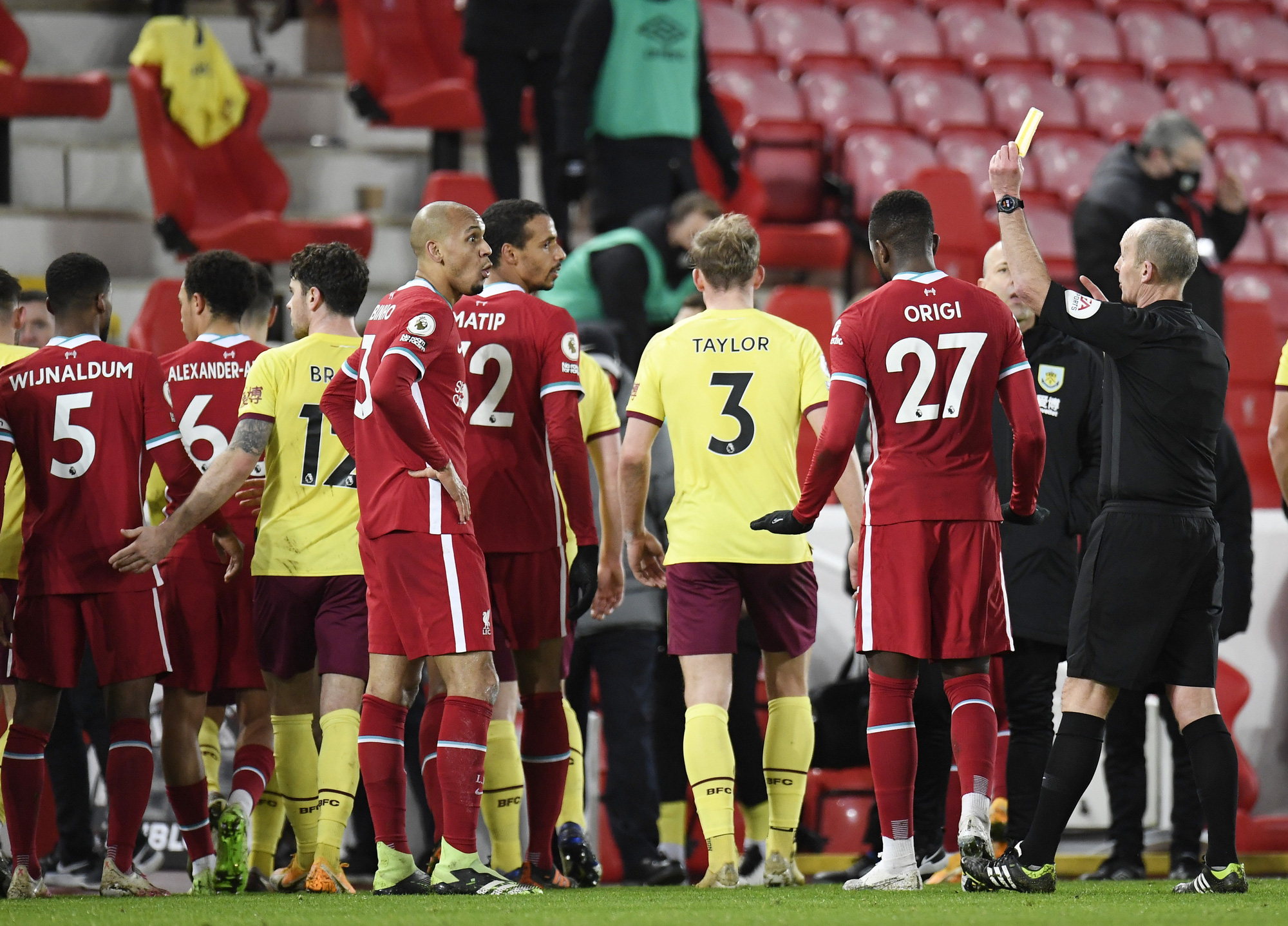 Liverpool thua sốc trên chấm phạt đền, tí hon Burnley lập kỳ tích - Ảnh 3.