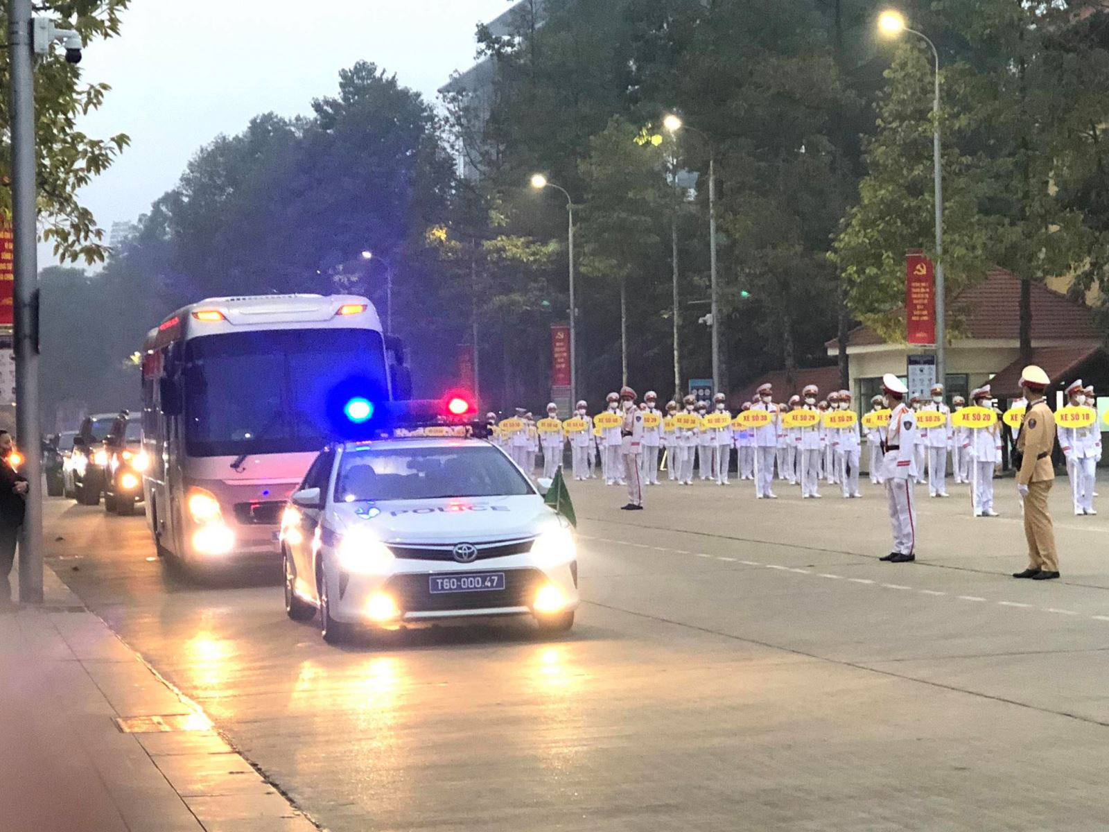 Ông Trần Quốc Vượng kiểm tra, tổng duyệt công tác chuẩn bị cho Đại hội XIII của Đảng - Ảnh 7.