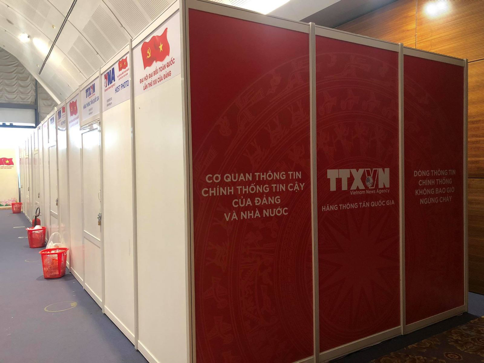 Ông Trần Quốc Vượng kiểm tra, tổng duyệt công tác chuẩn bị cho Đại hội XIII của Đảng - Ảnh 12.