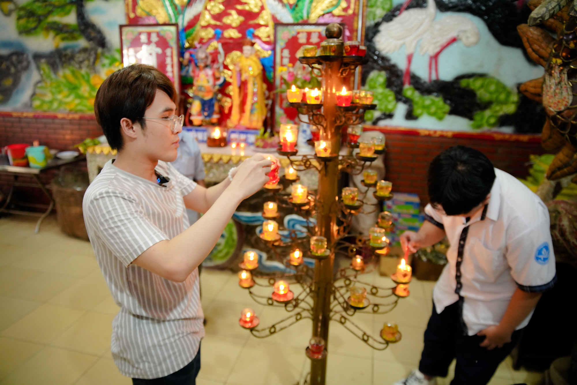 Huỳnh Lập đi làm ở Miếu Nổi, giúp người cha già nuôi vợ con tật nguyền - Ảnh 2.