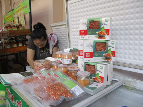 "Sốt" tôm khô sinh thái