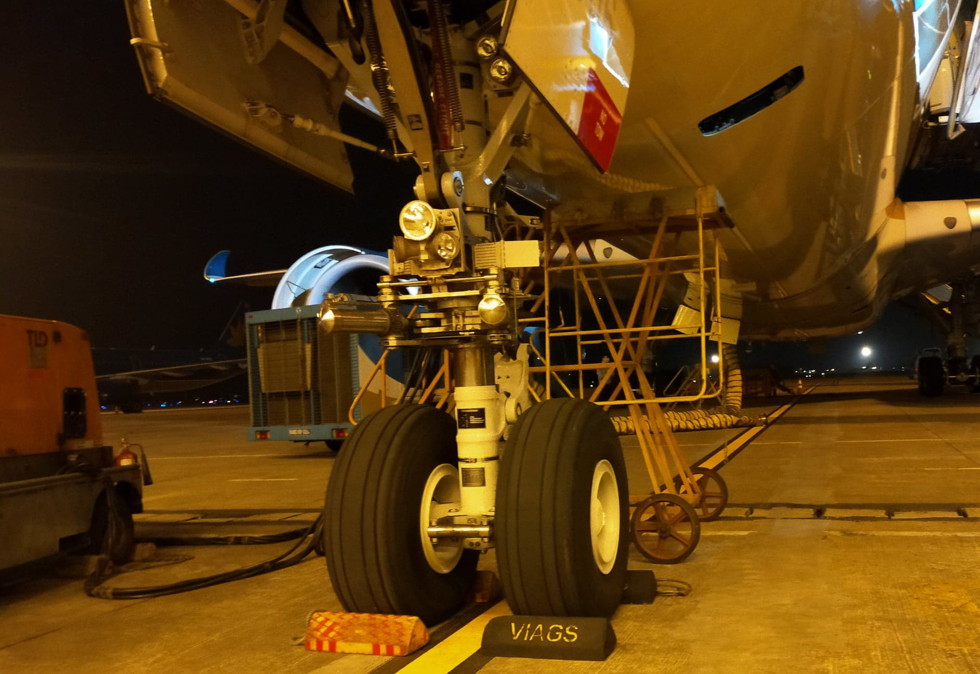 Lo sức khoẻ m&aacute;y bay nằm s&acirc;n d&agrave;i ng&agrave;y - Ảnh 1.