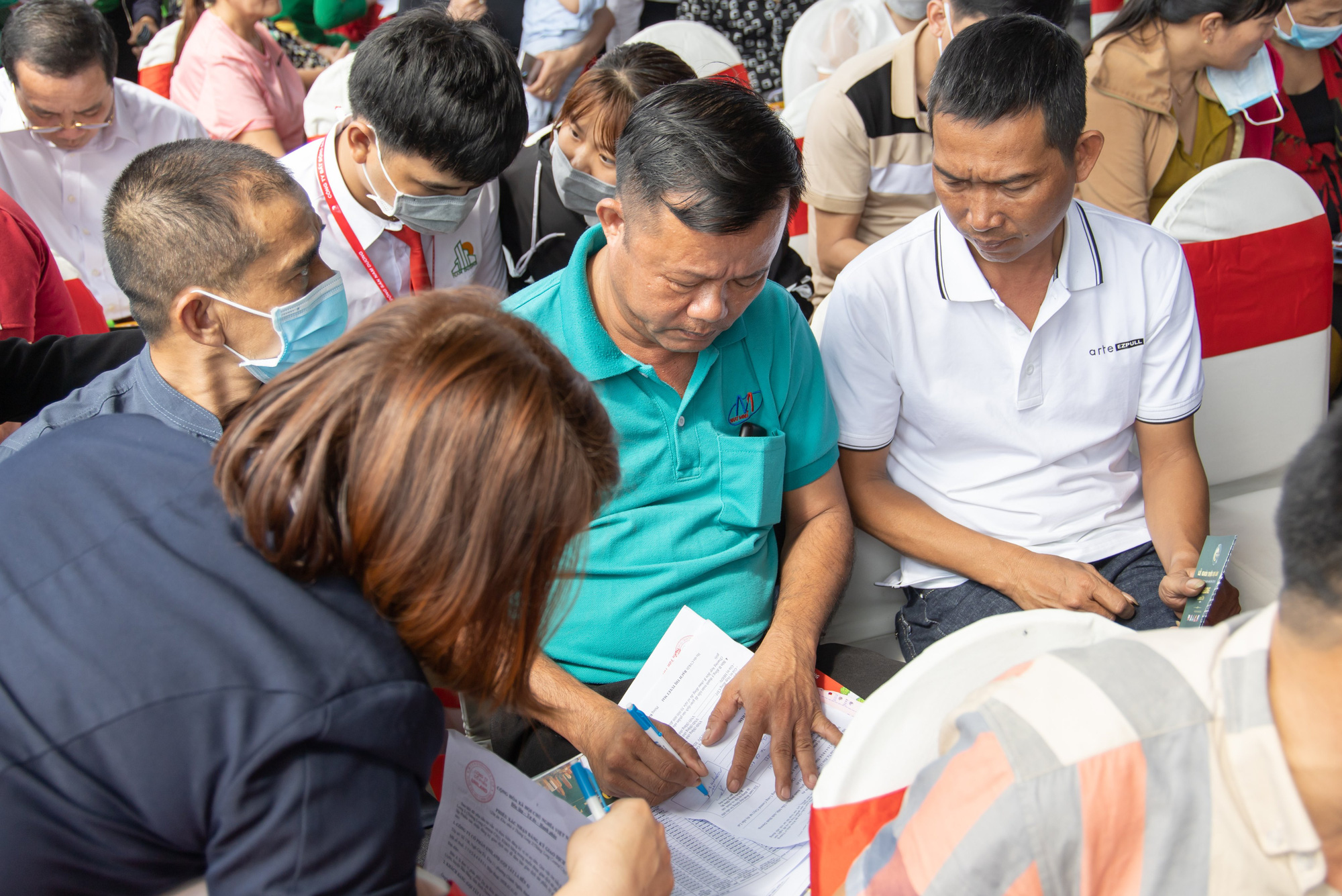 Cháy hàng khu đô thị Thăng Long Central City - Ảnh 2.