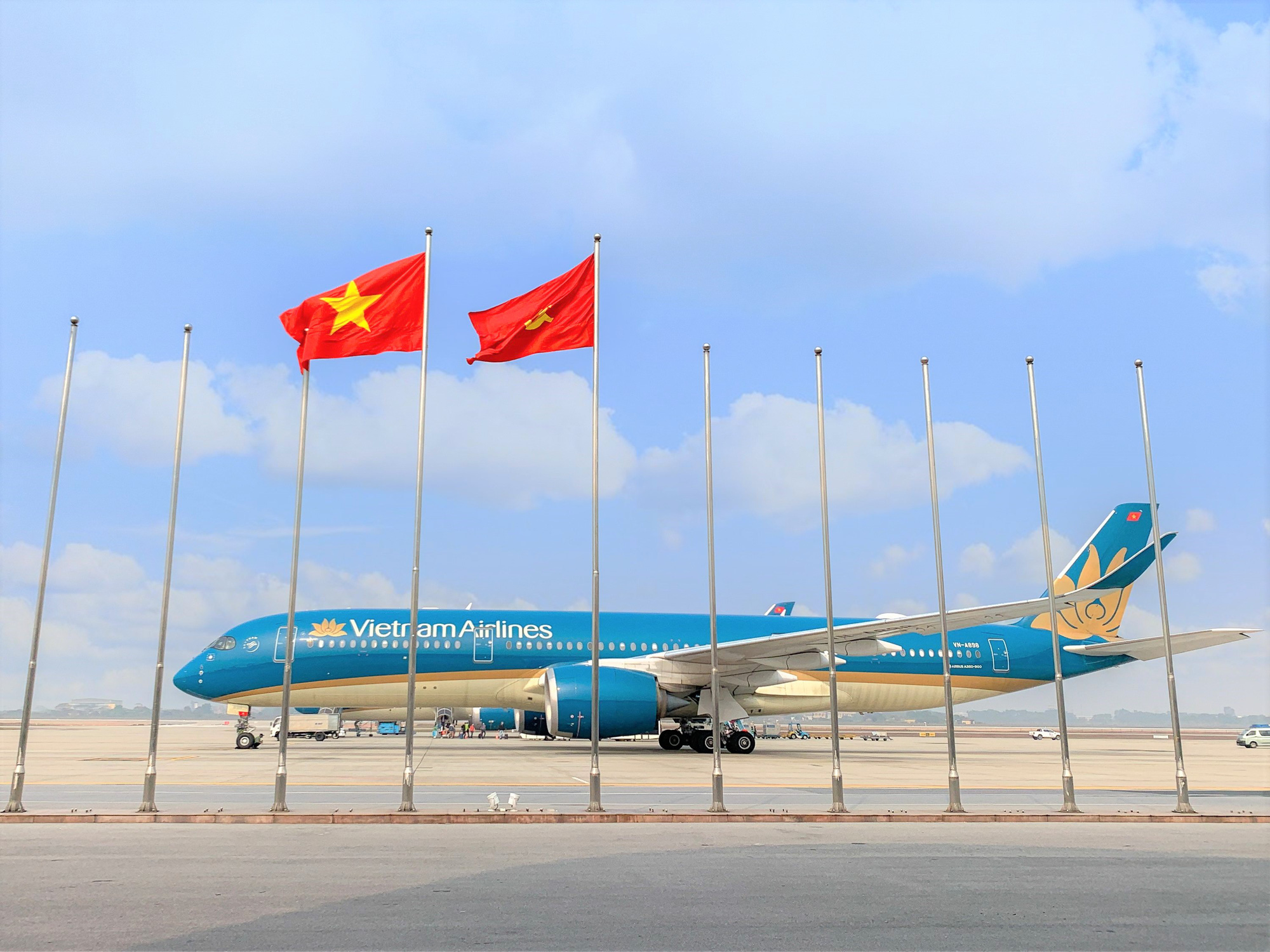 Ng&agrave;y bay cao điểm nhất phục vụ đại biểu dự Đại hội Đảng XIII - Ảnh 1.