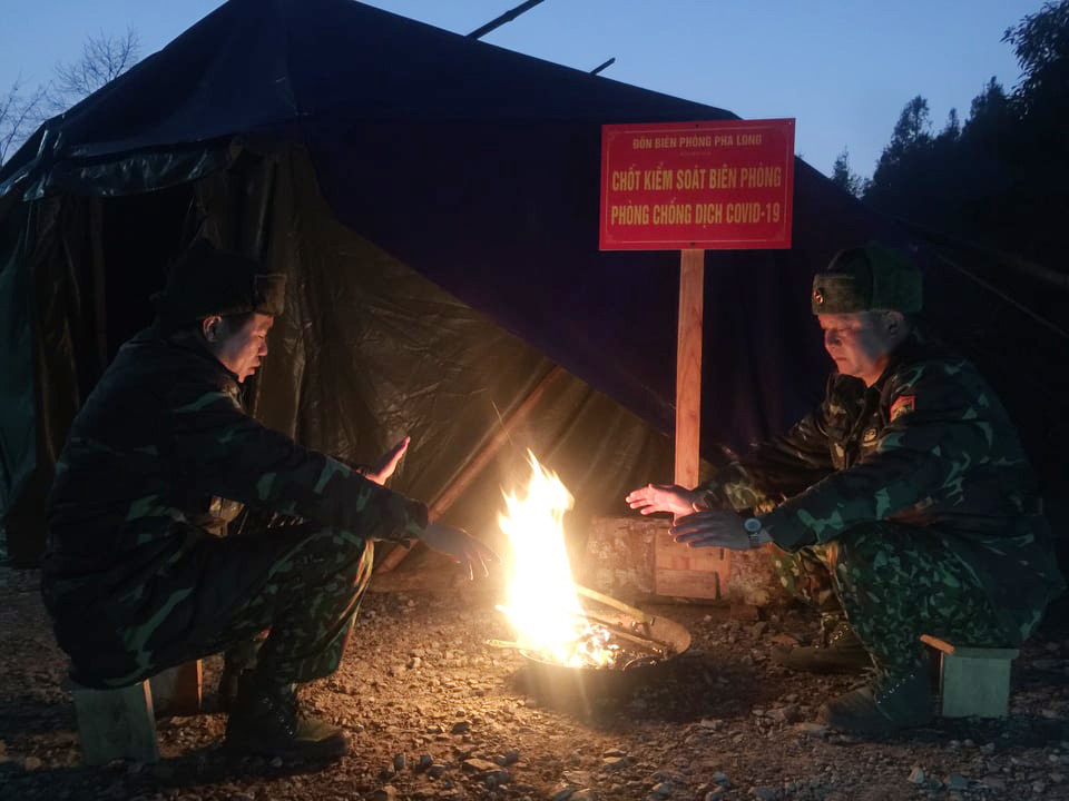 Cận cảnh cuộc sống của bộ đội biên phòng dưới cái rét "cắt da cắt thịt" nơi địa đầu Tổ quốc