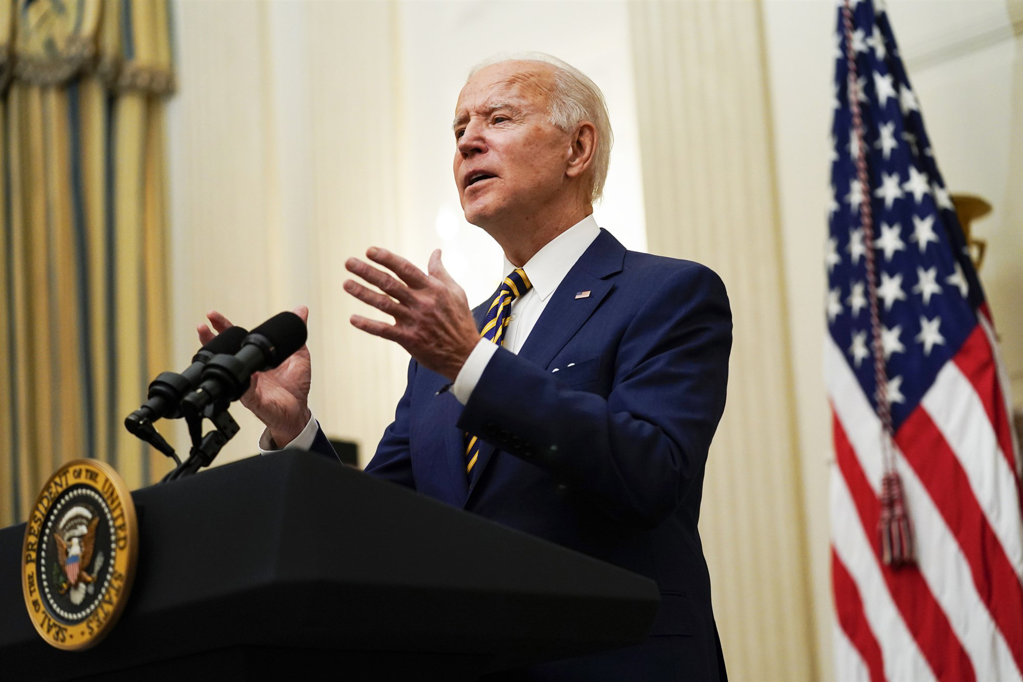 Ông Biden dập dịch Covid-19 ở Mỹ, bắt đầu từ Nam Phi
