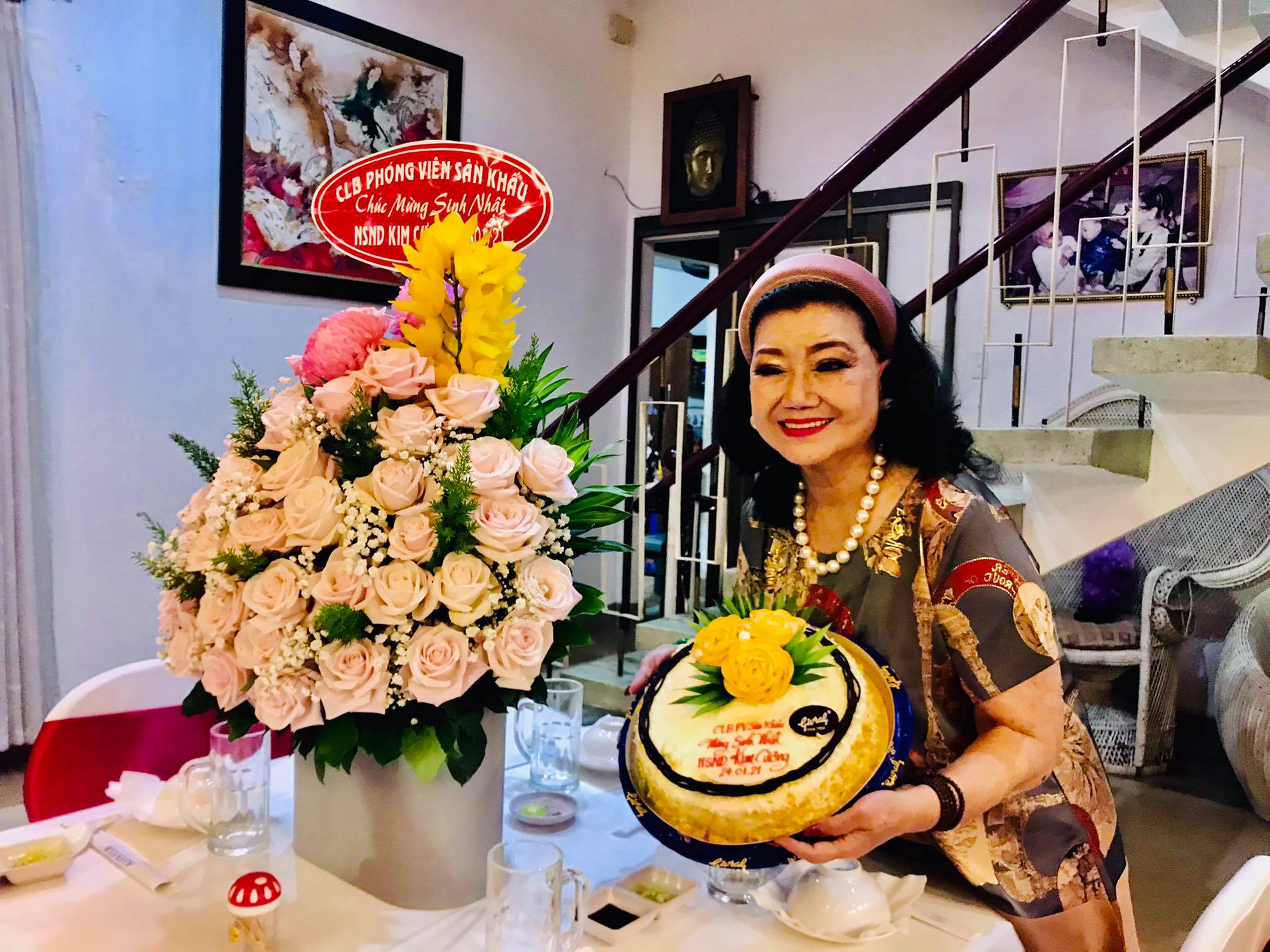 Kỳ nữ Kim Cương "tự thưởng" sinh nhật bằng chương trình Nghệ sĩ tri âm
