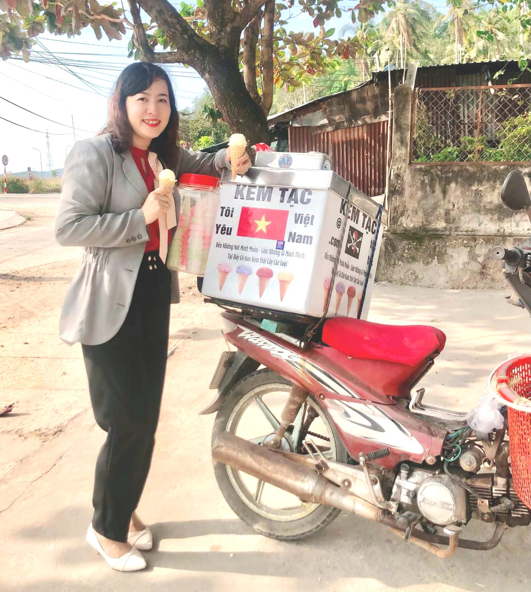 Người đ&agrave;n &ocirc;ng b&aacute;n kem truyền cảm hứng về t&igrave;nh y&ecirc;u biển đảo - Ảnh 1.