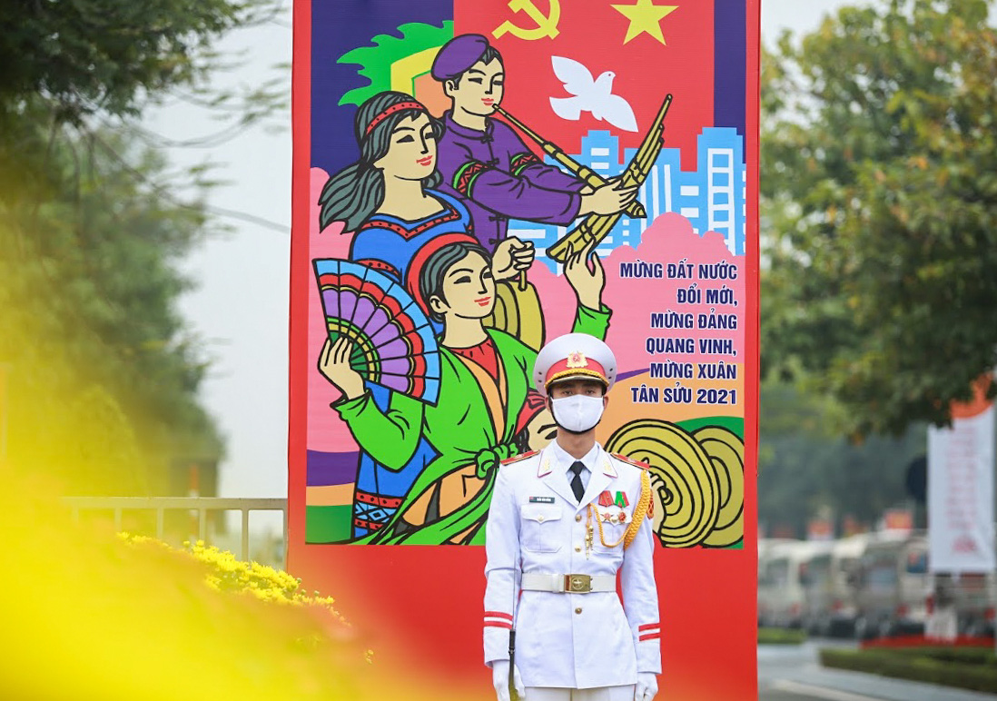 Cận cảnh c&ocirc;ng t&aacute;c bảo đảm an ninh thắt chặt trong ng&agrave;y đầu ti&ecirc;n diễn ra Đại hội XIII - Ảnh 4.