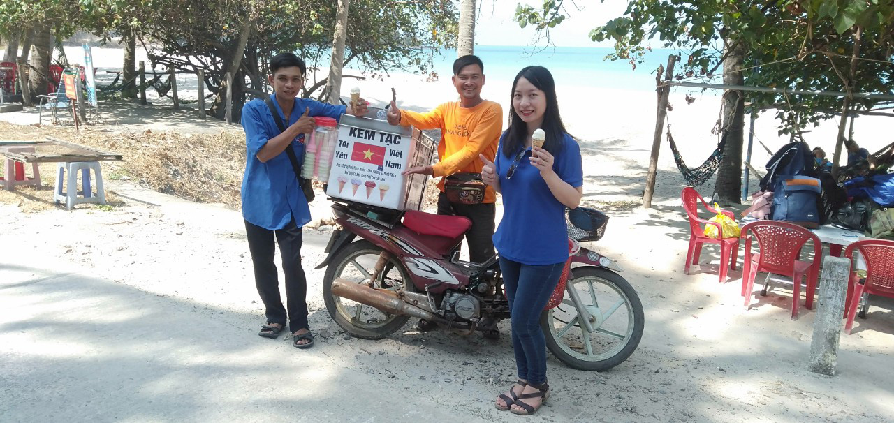 Người đ&agrave;n &ocirc;ng b&aacute;n kem truyền cảm hứng về t&igrave;nh y&ecirc;u biển đảo - Ảnh 3.