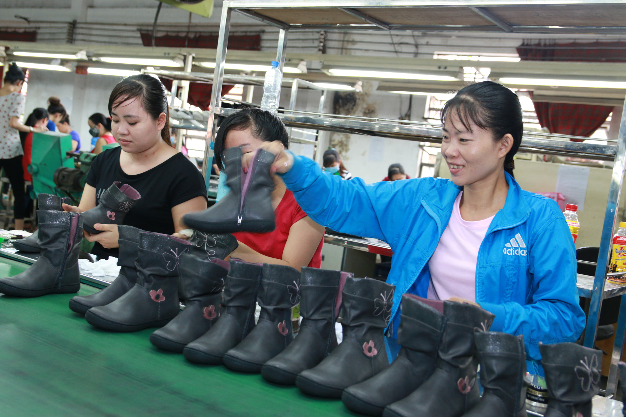 Cắt lương thay việc xử lý kỷ luật, doanh nghiệp sẽ bị phạt đến 80 triệu đồng
