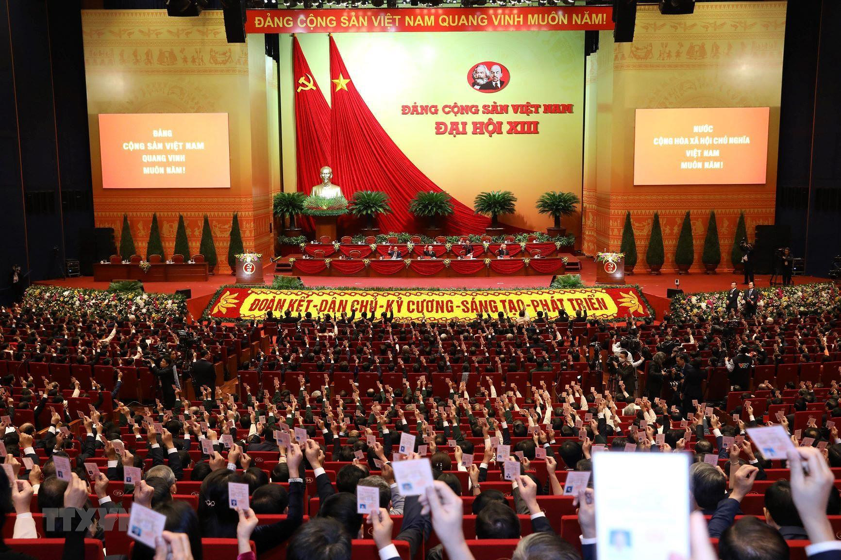 Đại hội XIII bầu Đoàn Chủ tịch, thông qua Quy chế bầu cử