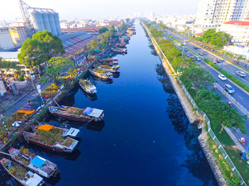 Chợ hoa Xuân "Trên bến dưới thuyền" Tết Tân Sửu 2021