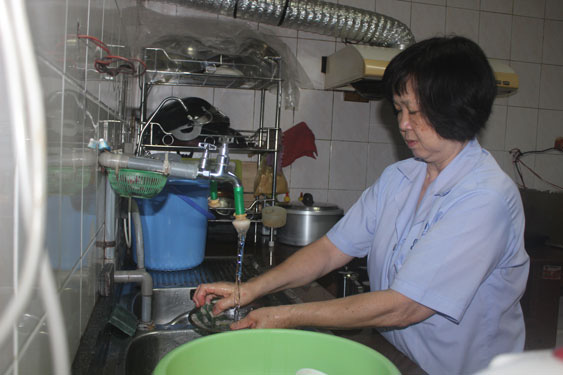 KHÓ KHĂN KHÔNG GỤC NGÃ (*): Sống vui, sống có ích