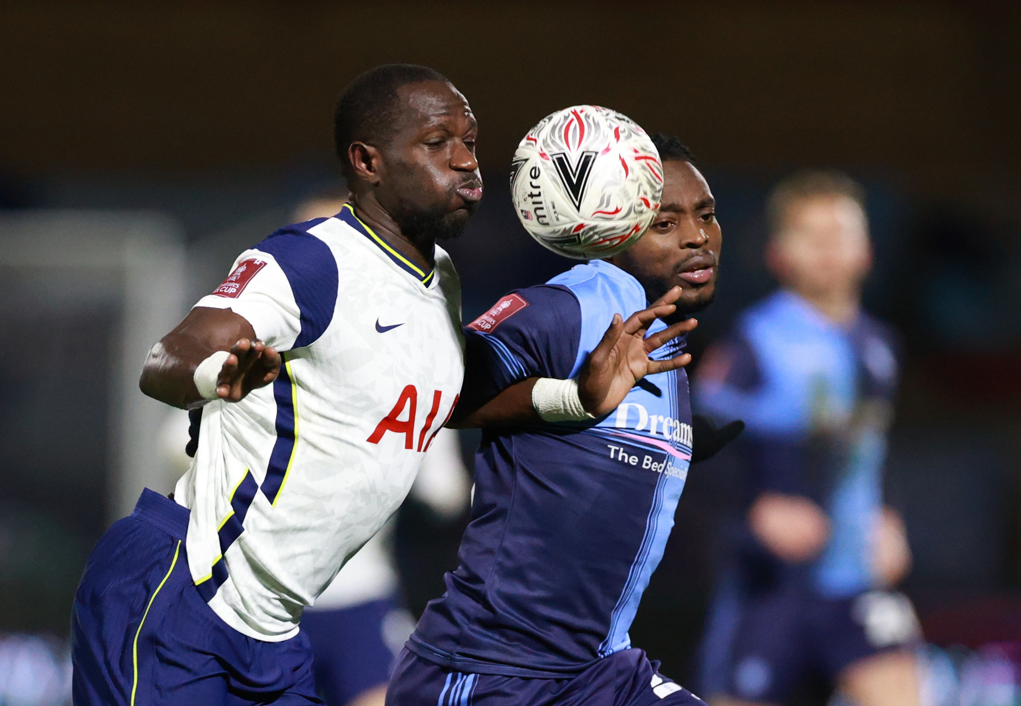 Siêu sao bùng nổ, Tottenham ngược dòng hạ đẹp Wycombe