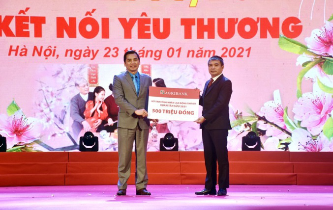 Agribank phối hợp cùng báo Lao động đem “Tết sum vầy” đến với công nhân nghèo tại Thủ đô - Ảnh 2.
