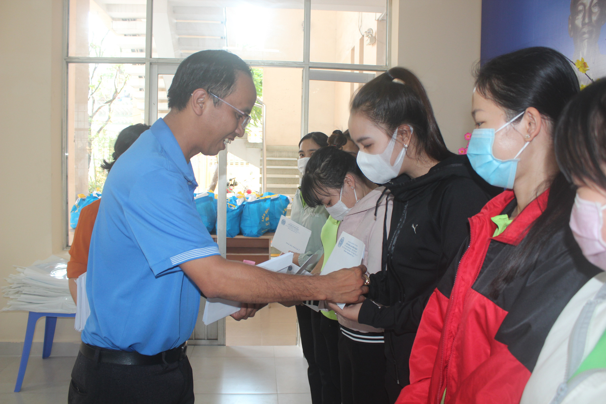 Nhiều địa phương lo Tết sớm cho c&ocirc;ng nh&acirc;n - Ảnh 4.
