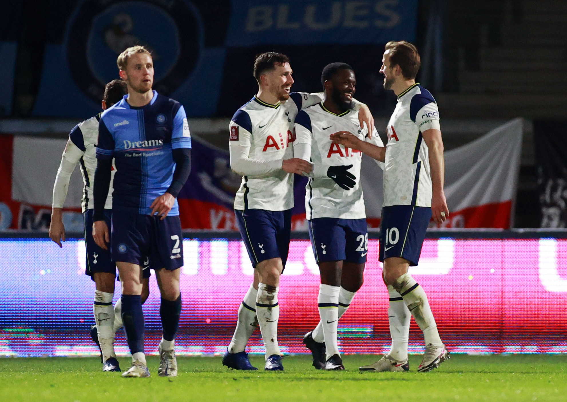 Siêu sao bùng nổ, Tottenham ngược dòng hạ đẹp Wycombe - Ảnh 8.