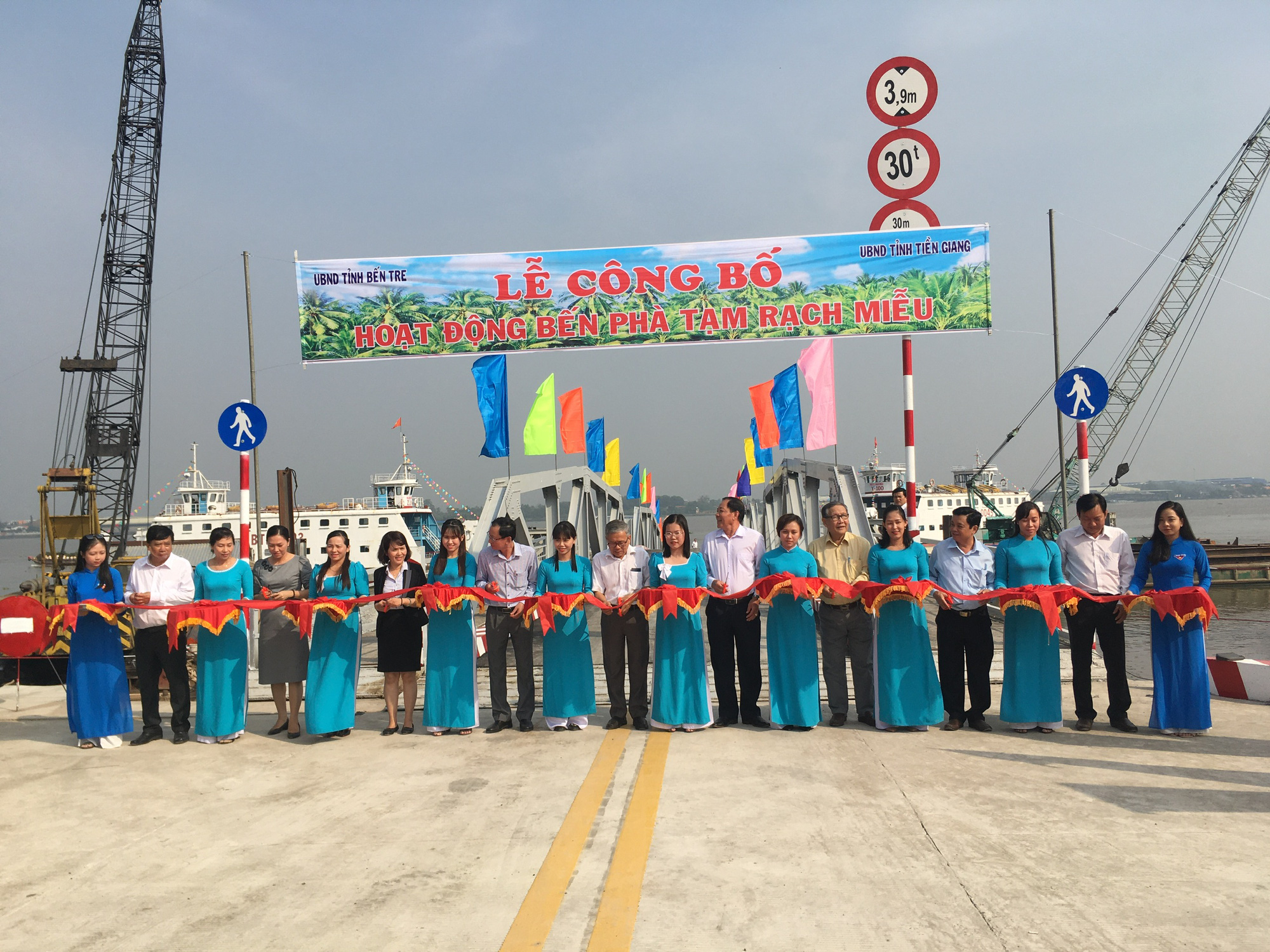 Bến ph&agrave; tạm Rạch Miễu bắt đầu hoạt động, cầu Rạch Miễu sẽ tho&aacute;t cảnh kẹt xe? - Ảnh 2.