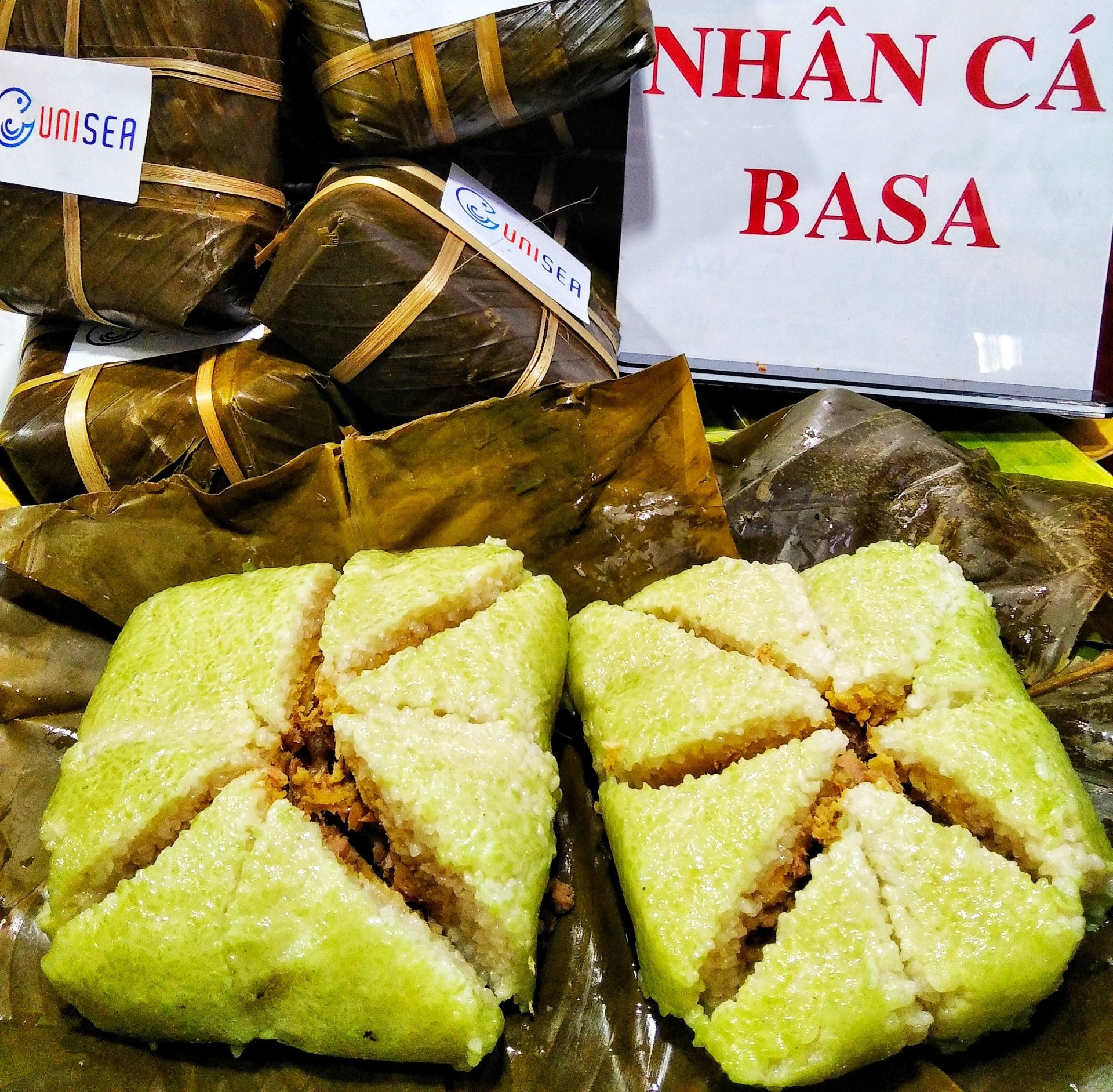 Bánh chưng, bánh tét nhân cá tra, basa, tưởng tanh mà ngon lạ!