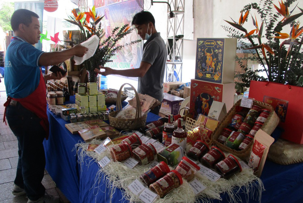Bánh chưng, bánh tét nhân cá tra, basa, tưởng tanh mà ngon lạ! - Ảnh 7.
