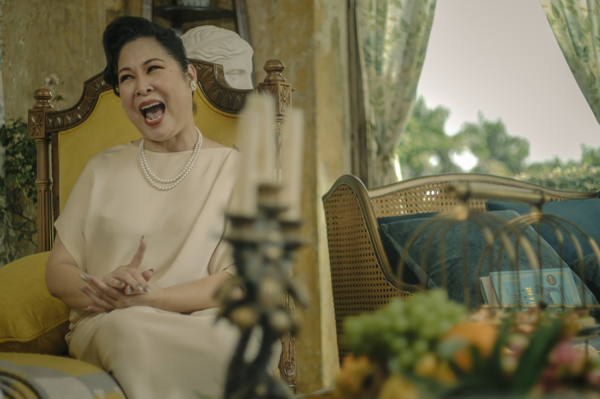 NSND Hồng Vân hóa “ác nữ” trong “Gái già lắm chiêu V” - Ảnh 4.