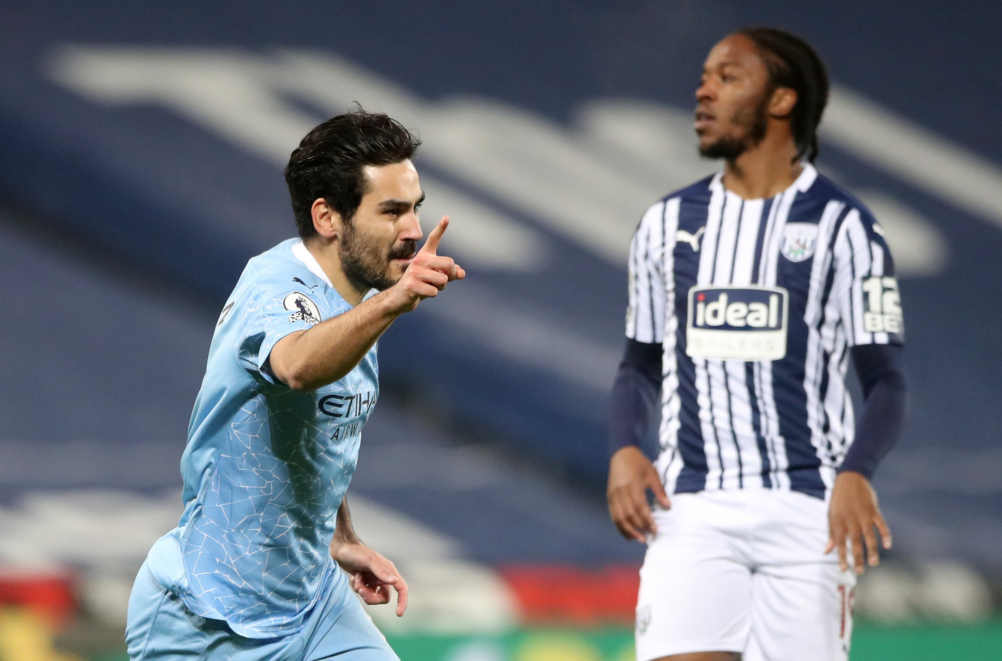 Đại ph&aacute; West Brom, Man City lần đầu l&ecirc;n đỉnh bảng Ngoại hạng - Ảnh 4.