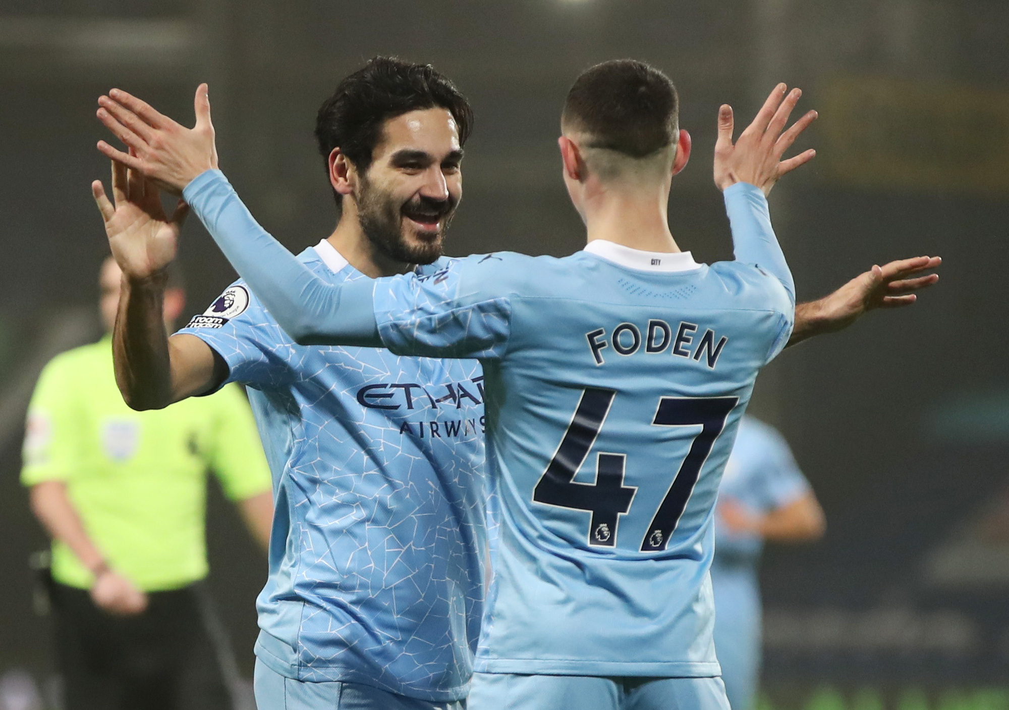 Đại ph&aacute; West Brom, Man City lần đầu l&ecirc;n đỉnh bảng Ngoại hạng - Ảnh 2.