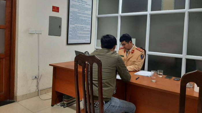 Thanh niên phóng xe tốc độ cao vào luồng đoàn xe ưu tiên phục vụ Đại hội Đảng