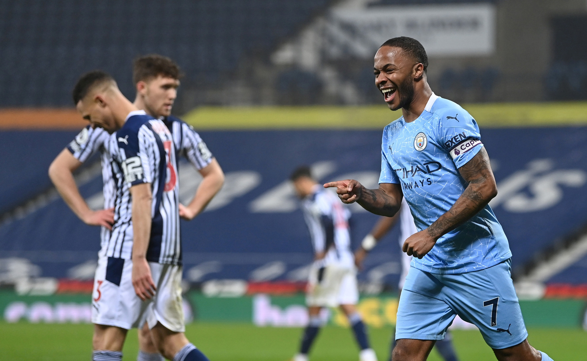 Đại ph&aacute; West Brom, Man City lần đầu l&ecirc;n đỉnh bảng Ngoại hạng - Ảnh 7.