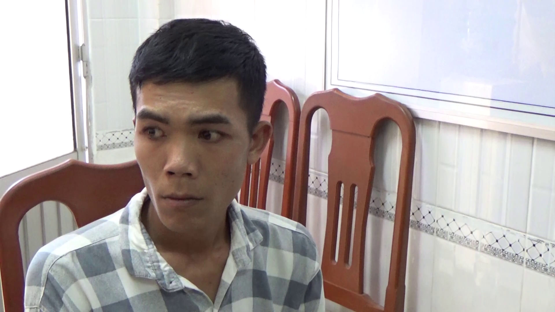 Đang l&ecirc;n ch&ugrave;a &ldquo;giải hạn&rdquo;, 2 t&ecirc;n cướp bị t&oacute;m - Ảnh 2.